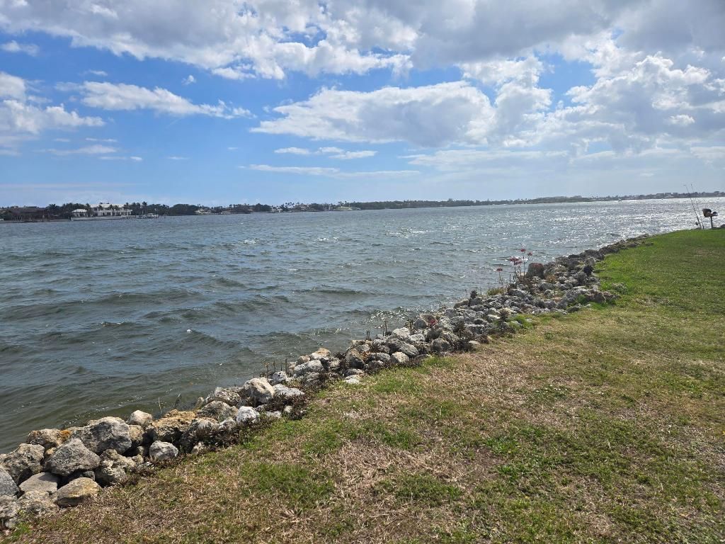 9 N Loafing Street, Hypoluxo, FL 33462 Photo