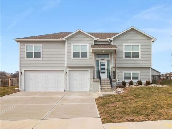 1907 Owen Drive, Pleasant Hill, MO 64080