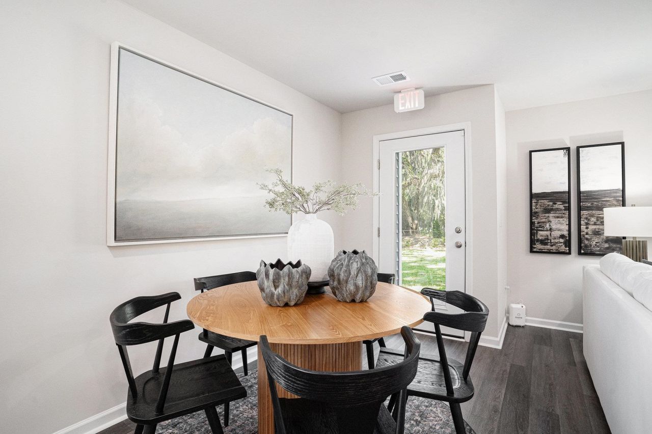 415 Gemstone Blvd Photo 7