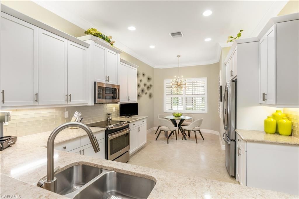 13628 Mandarin Cir, Naples, FL 34109 Photo