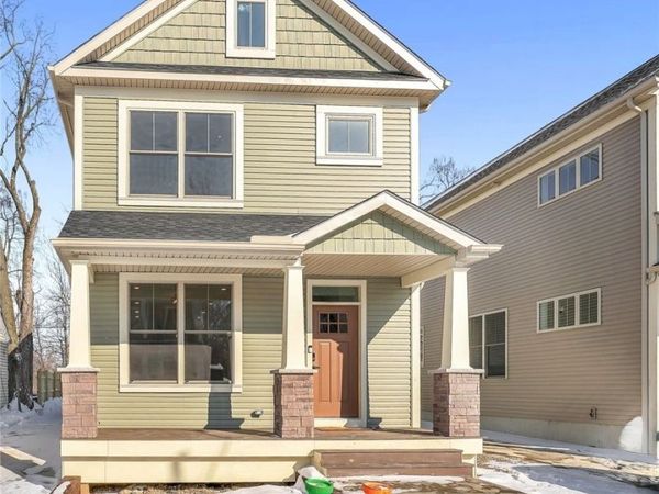 1881 Woodlawn Avenue, Cleveland, OH 44112