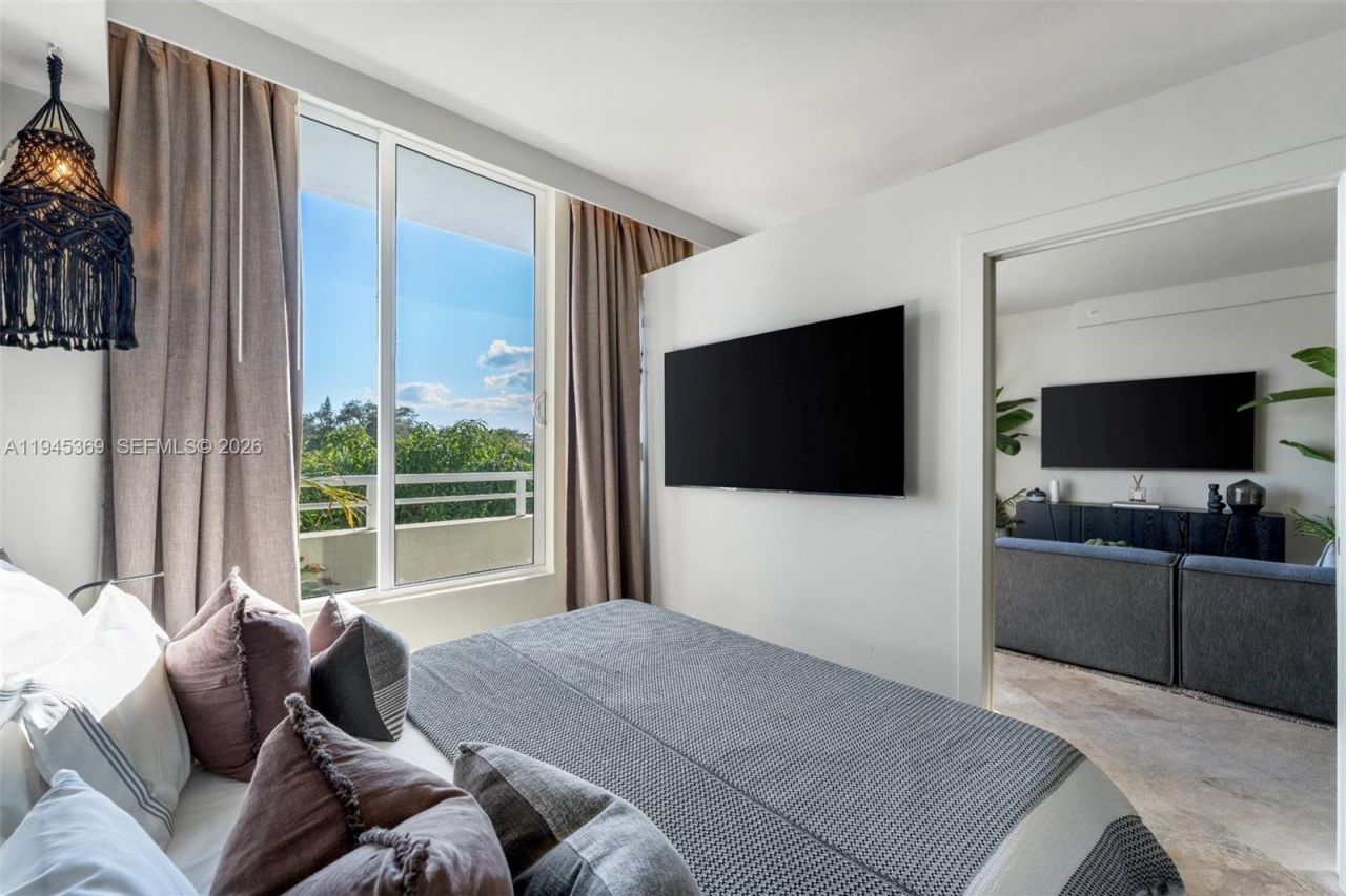 3250 Grand Avenue, Unit 306, Miami, FL 33133 Photo