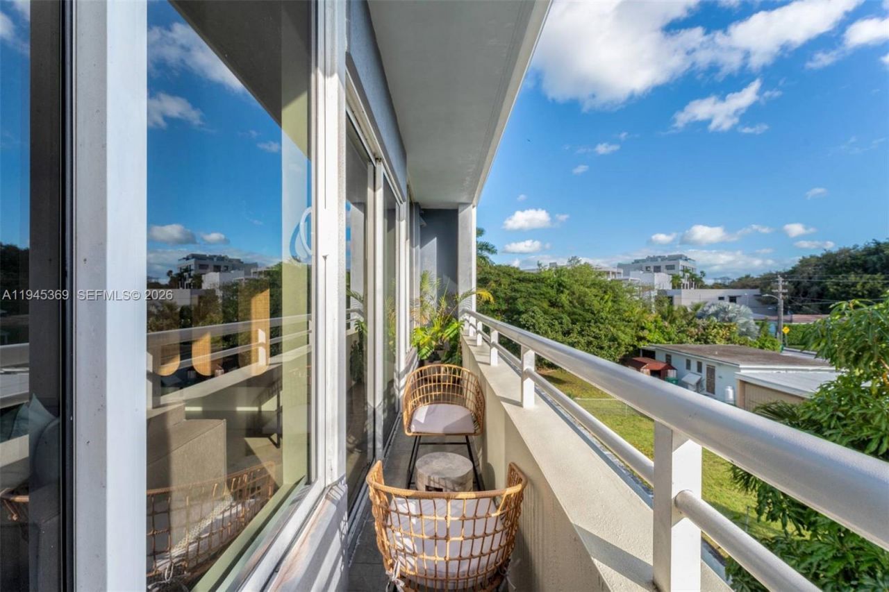 3250 Grand Avenue, Unit 306, Miami, FL 33133 Photo