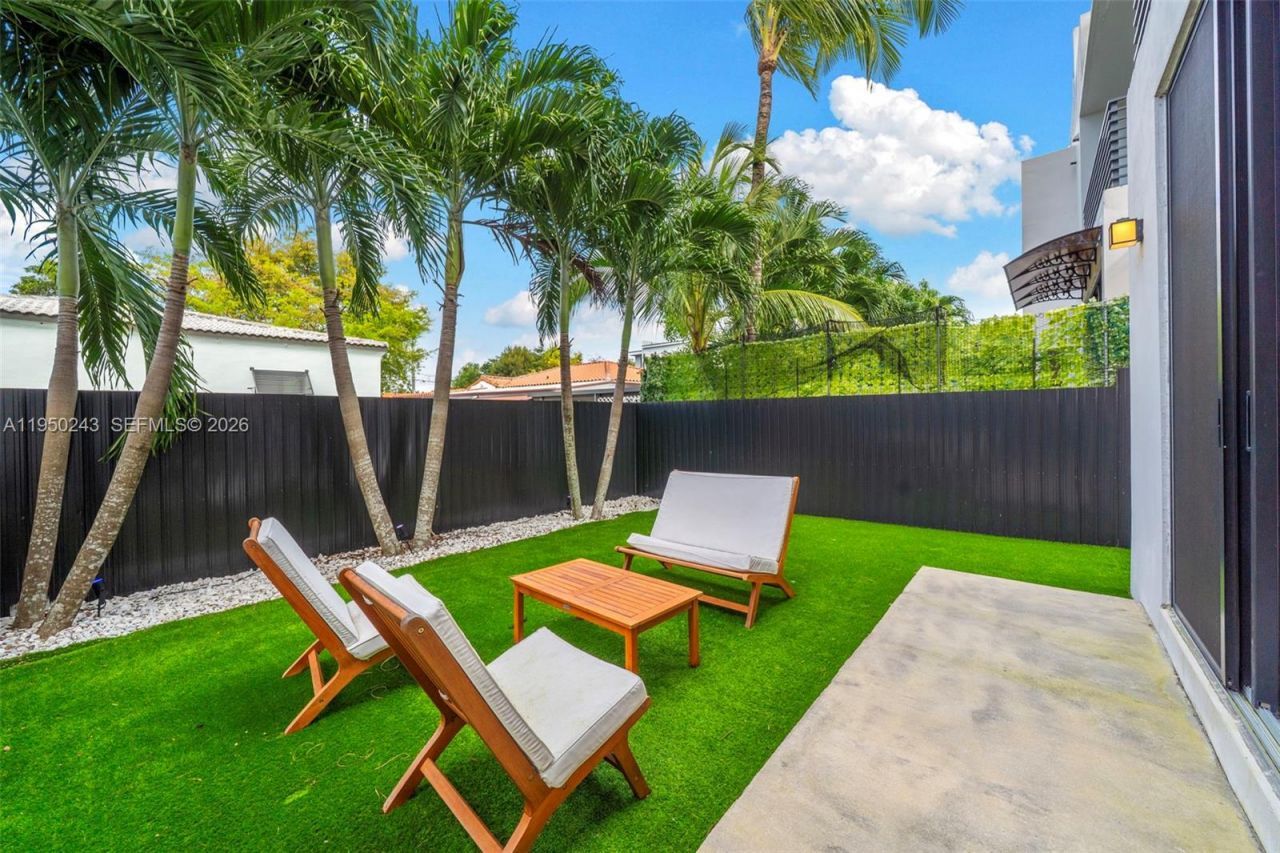 3061 SW 21st Ter, Unit 3061, Miami, FL 33145 Photo