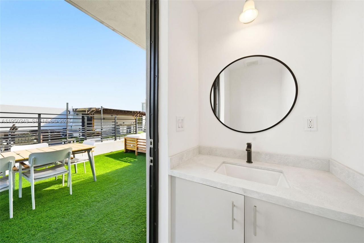 3061 SW 21st Ter, Unit 3061, Miami, FL 33145 Photo