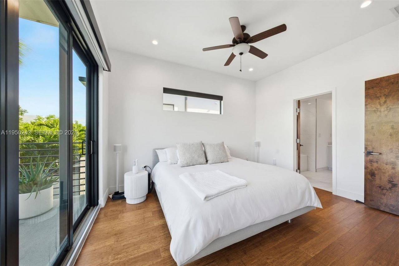 3061 SW 21st Ter, Unit 3061, Miami, FL 33145 Photo