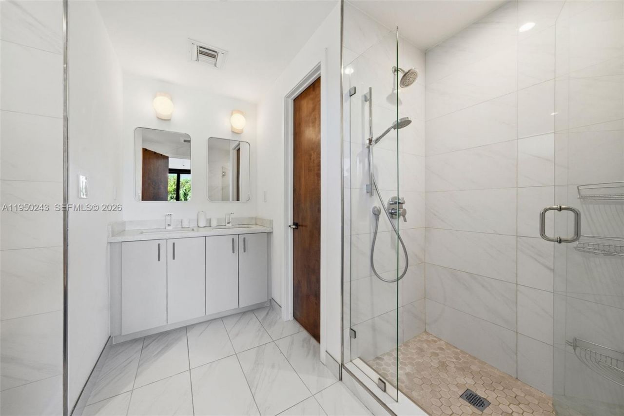 3061 SW 21st Ter, Unit 3061, Miami, FL 33145 Photo