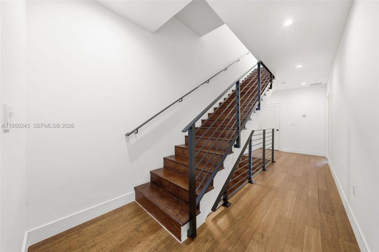 3061 SW 21st Ter, Unit 3061, Miami, FL 33145 Photo