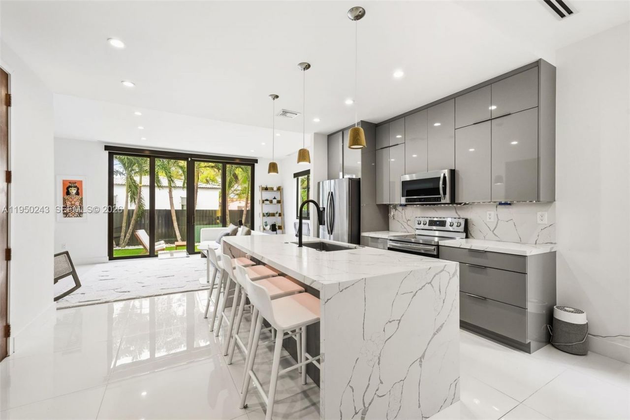 3061 SW 21st Ter, Unit 3061, Miami, FL 33145 Photo