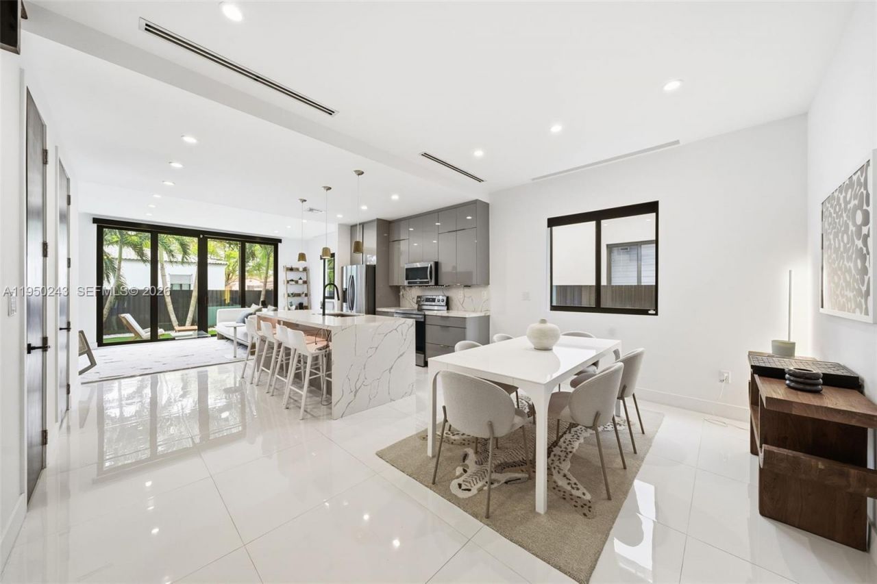 3061 SW 21st Ter, Unit 3061, Miami, FL 33145 Photo