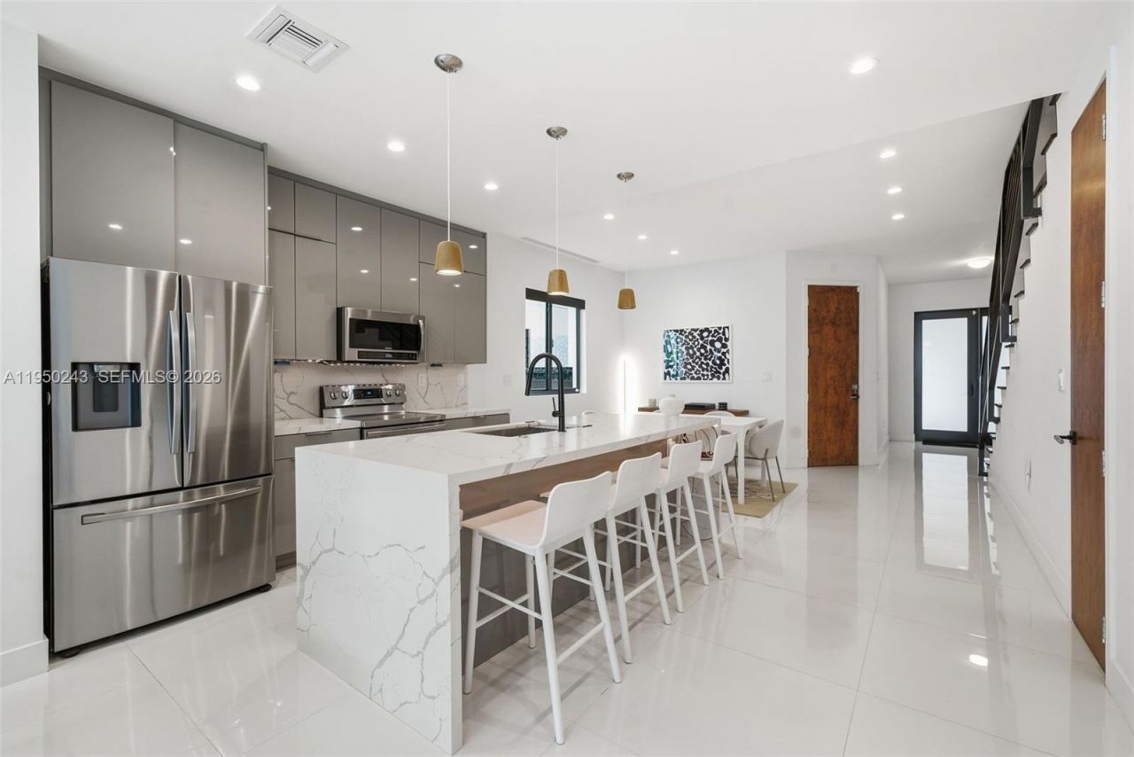 3061 SW 21st Ter, Unit 3061, Miami, FL 33145 Photo