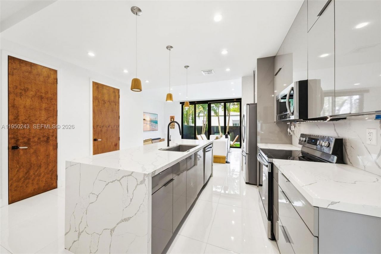 3061 SW 21st Ter, Unit 3061, Miami, FL 33145 Photo