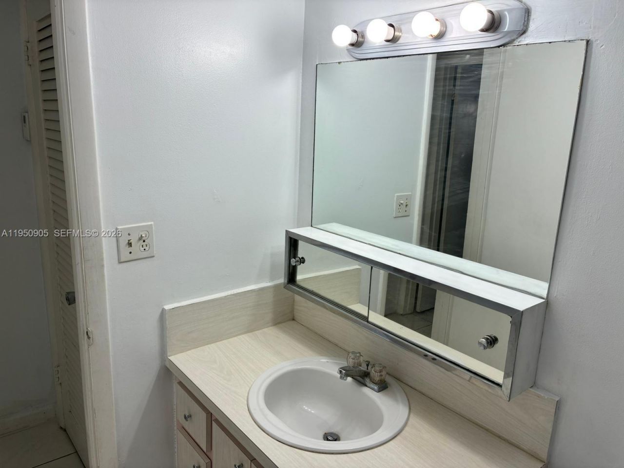 1450 NE 191st St, Unit 205, Miami, FL 33179 Photo