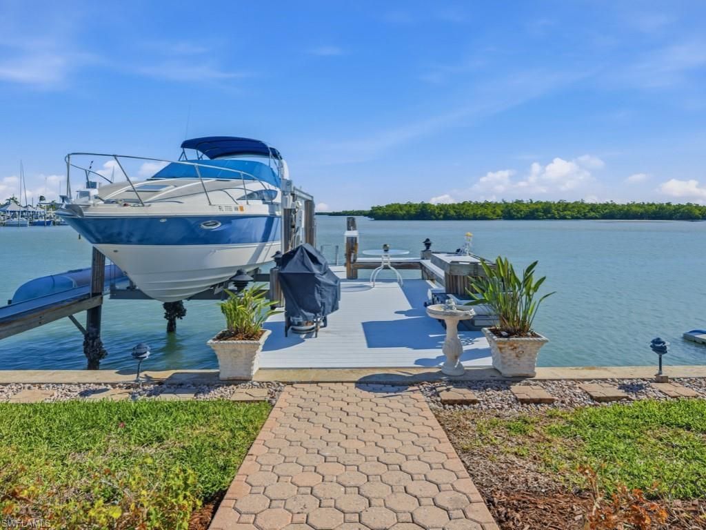 141 Pago Pago Dr E, Naples, FL 34113 Photo