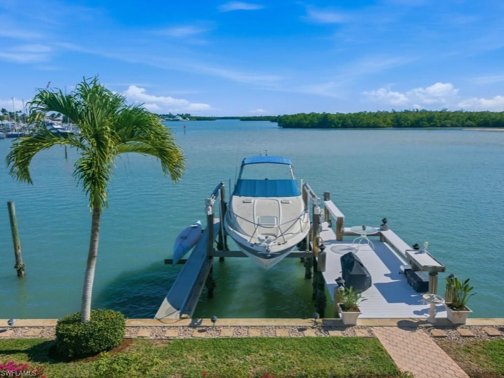 141 Pago Pago Dr E, Naples, FL 34113 Photo