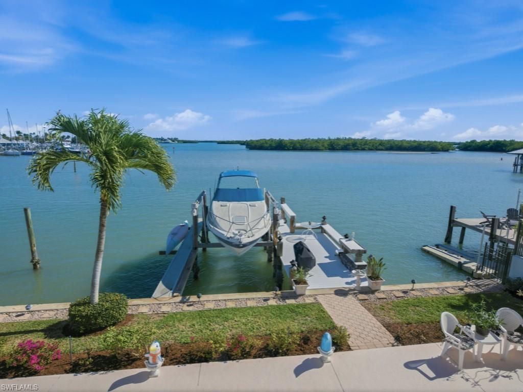 141 Pago Pago Dr E, Naples, FL 34113 Photo