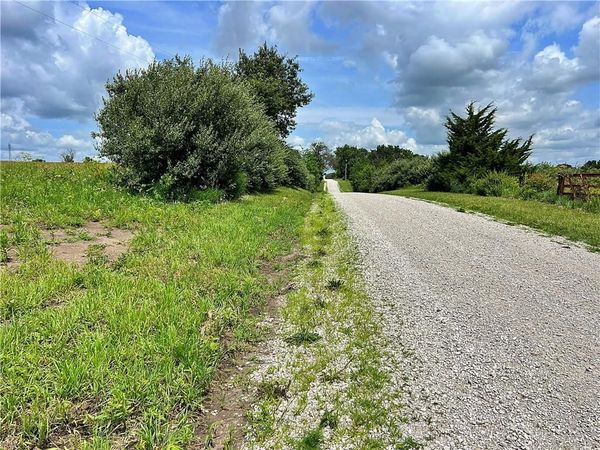 E 220th Lane, Bethany, MO 64424
