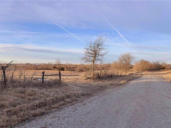 East 220th Lane, Bethany, MO 64424