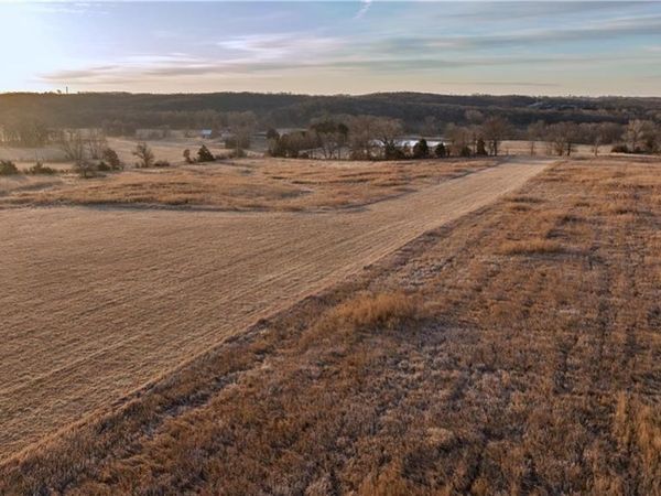 E 220th Lane Lane, Bethany, MO 64424