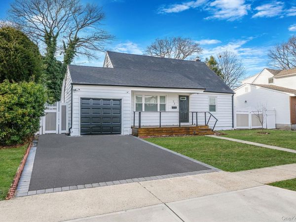 73 Midwood Avenue, Farmingdale, NY 11735