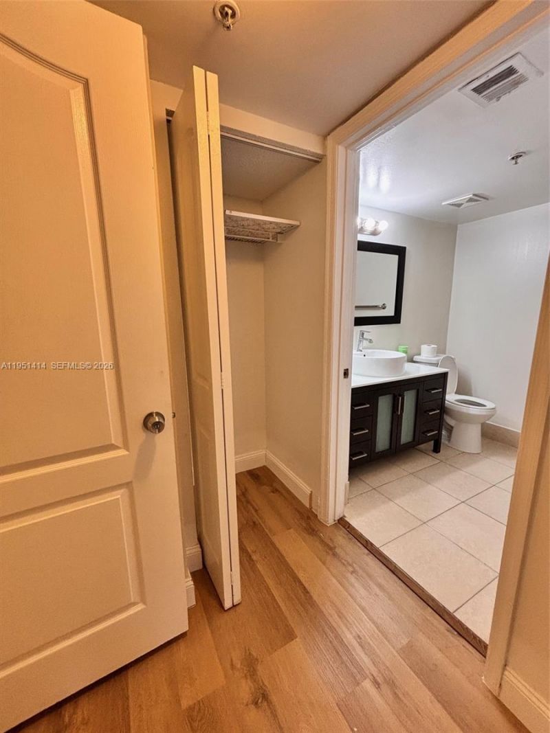 450 S Park Rd, Unit 5-104, Hollywood, FL 33021 Photo