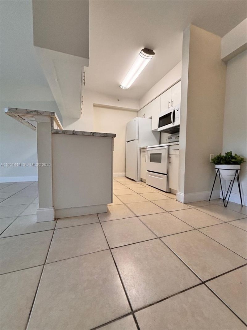 450 S Park Rd, Unit 5-104, Hollywood, FL 33021 Photo