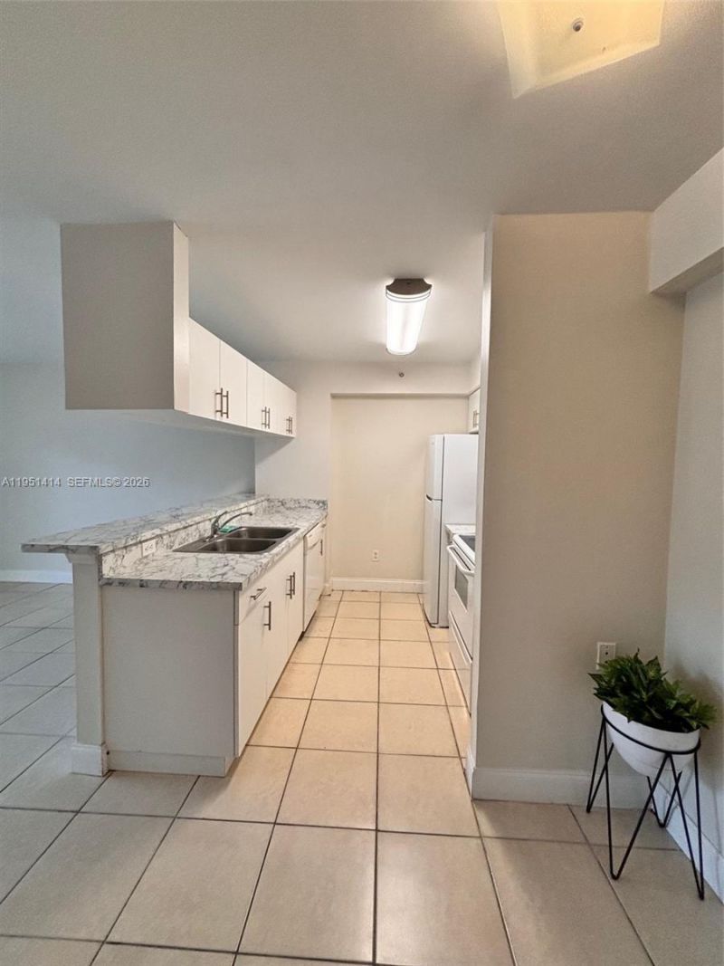 450 S Park Rd, Unit 5-104, Hollywood, FL 33021 Photo