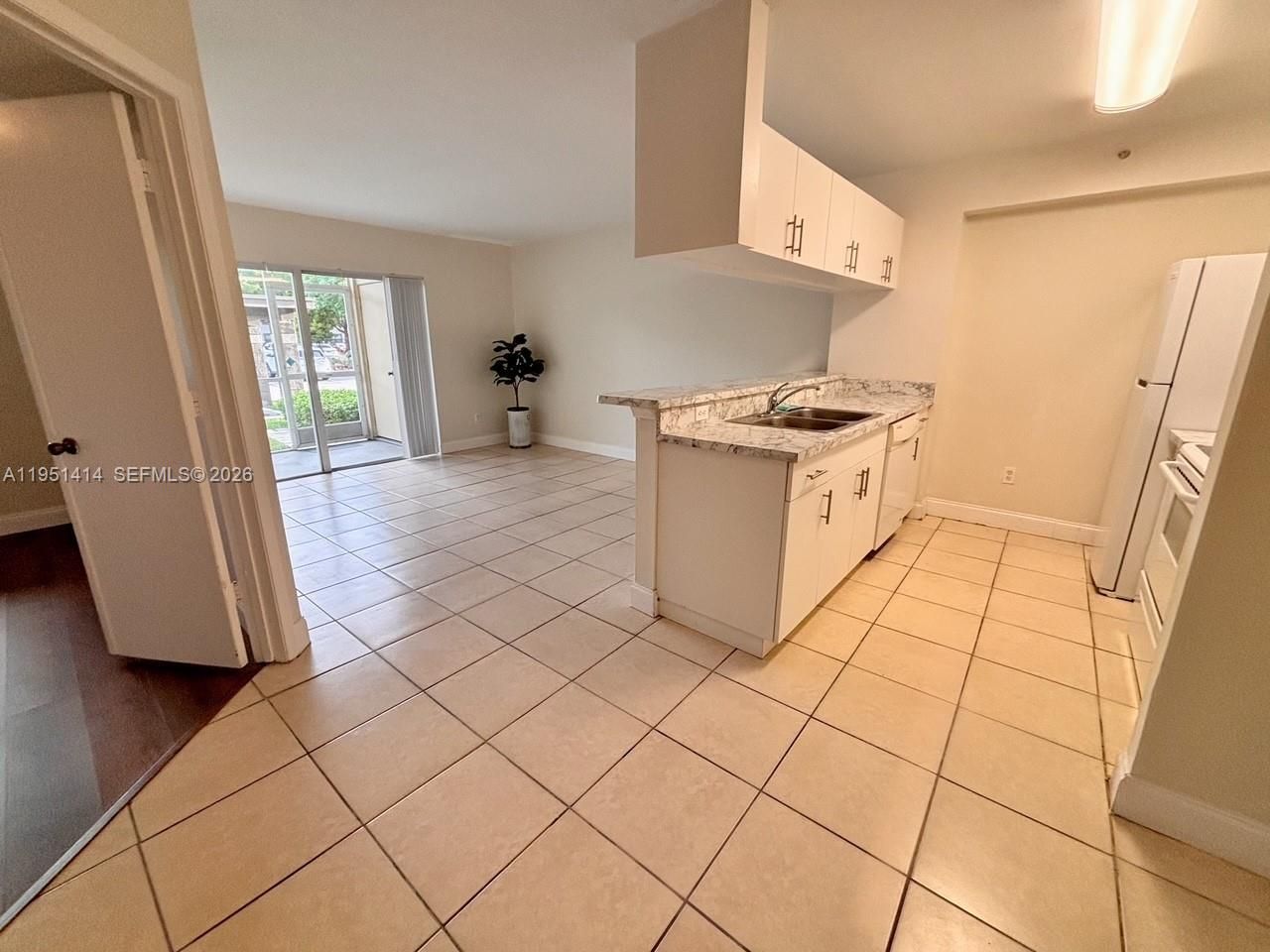450 S Park Rd, Unit 5-104, Hollywood, FL 33021 Photo