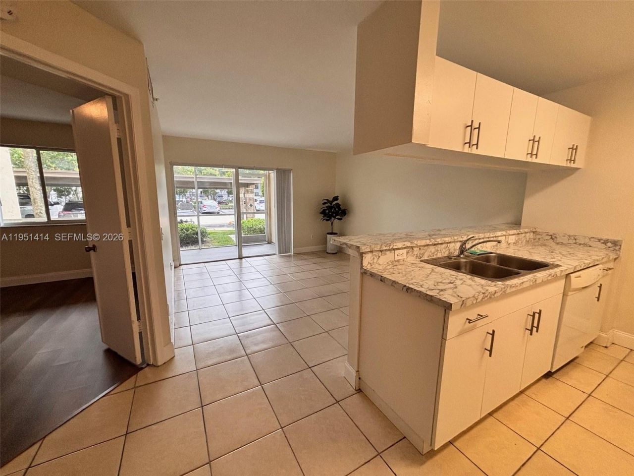 450 S Park Rd, Unit 5-104, Hollywood, FL 33021 Photo