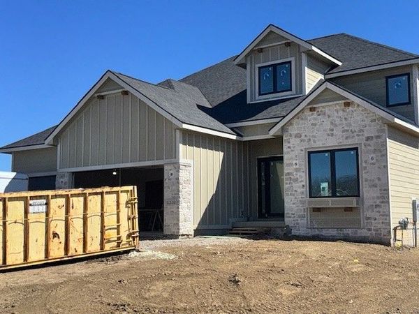 1310 S Auburn Place, West Des Moines, IA 50266