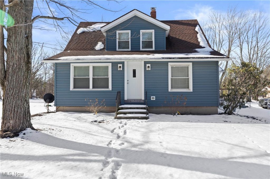 8010 Baumhart Road, Amherst, OH 44001 Main Photo