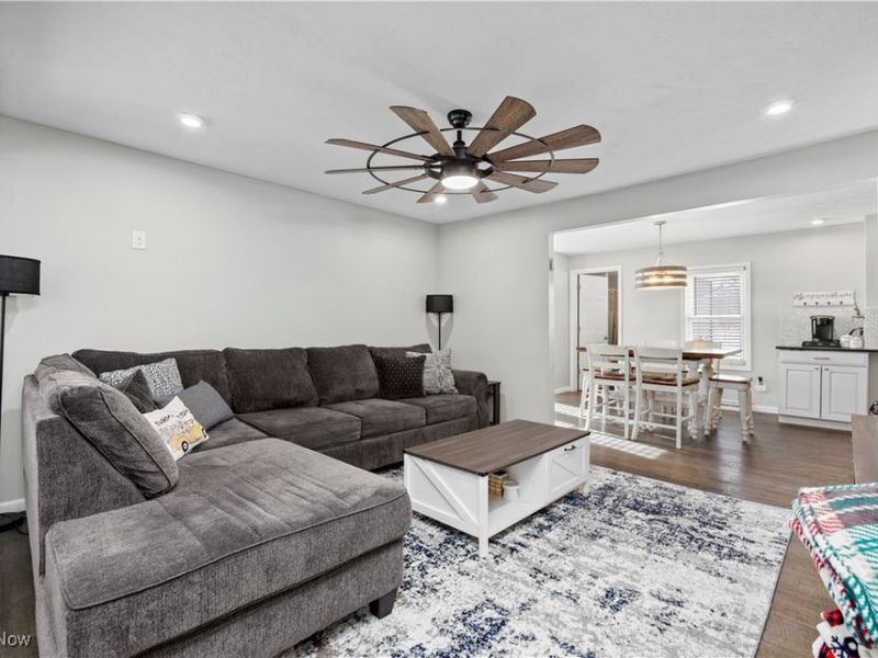 8010 Baumhart Road, Amherst, OH 44001 Photo 4