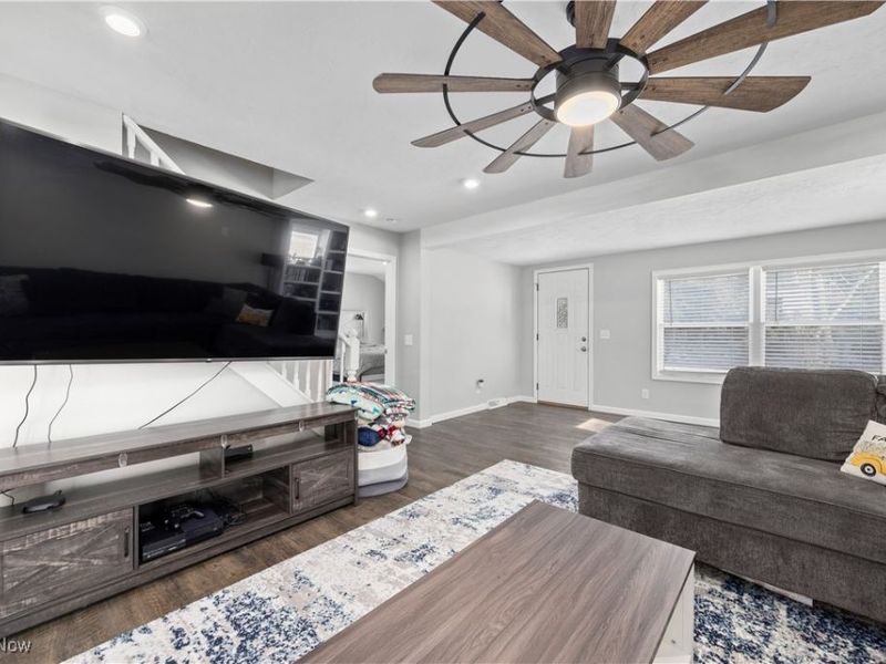 8010 Baumhart Road, Amherst, OH 44001 Photo 6