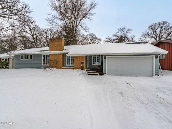 1122 13TH AVE SE, East Grand Forks, MN 56721