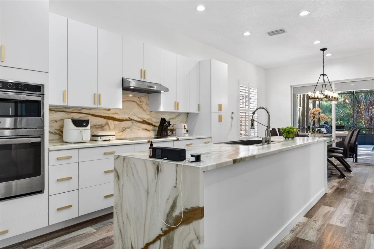 8111 Santa Rosa Court, Sarasota, FL 34243 Photo