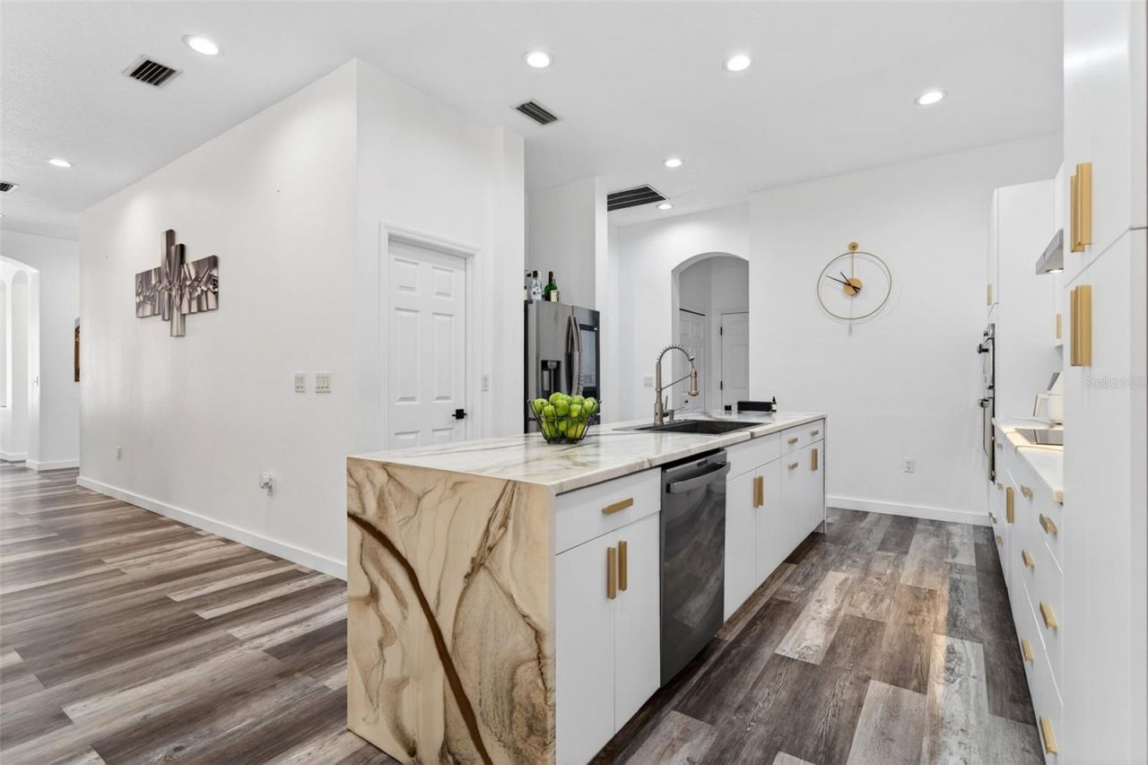 8111 Santa Rosa Court, Sarasota, FL 34243 Photo