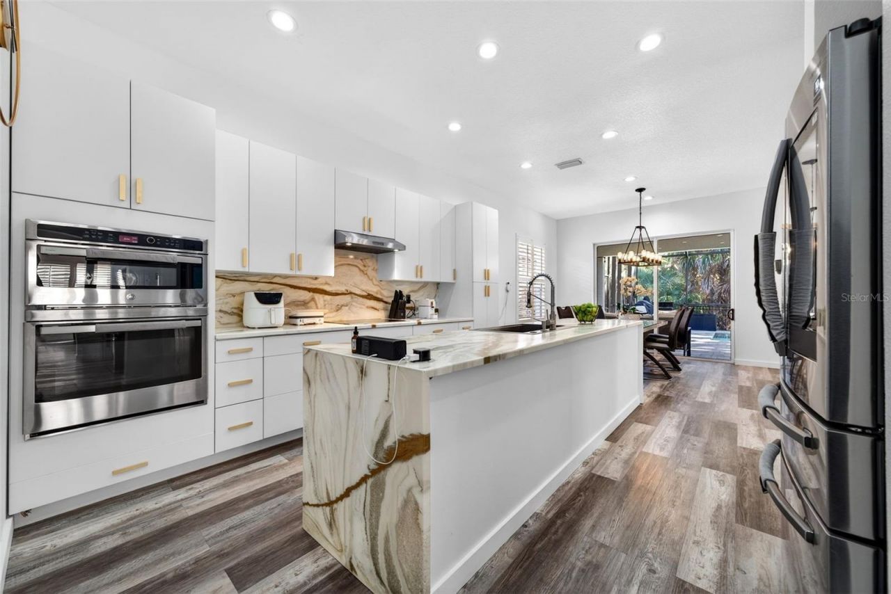 8111 Santa Rosa Court, Sarasota, FL 34243 Photo