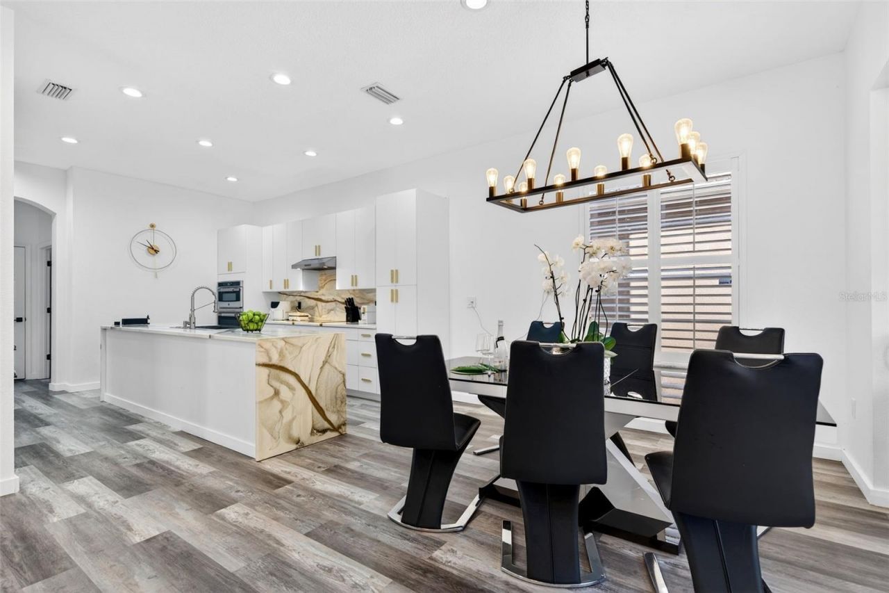 8111 Santa Rosa Court, Sarasota, FL 34243 Photo