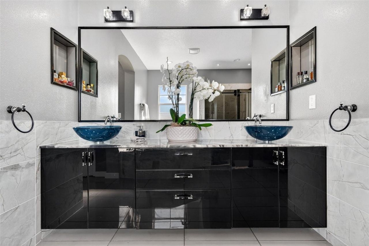 8111 Santa Rosa Court, Sarasota, FL 34243 Photo