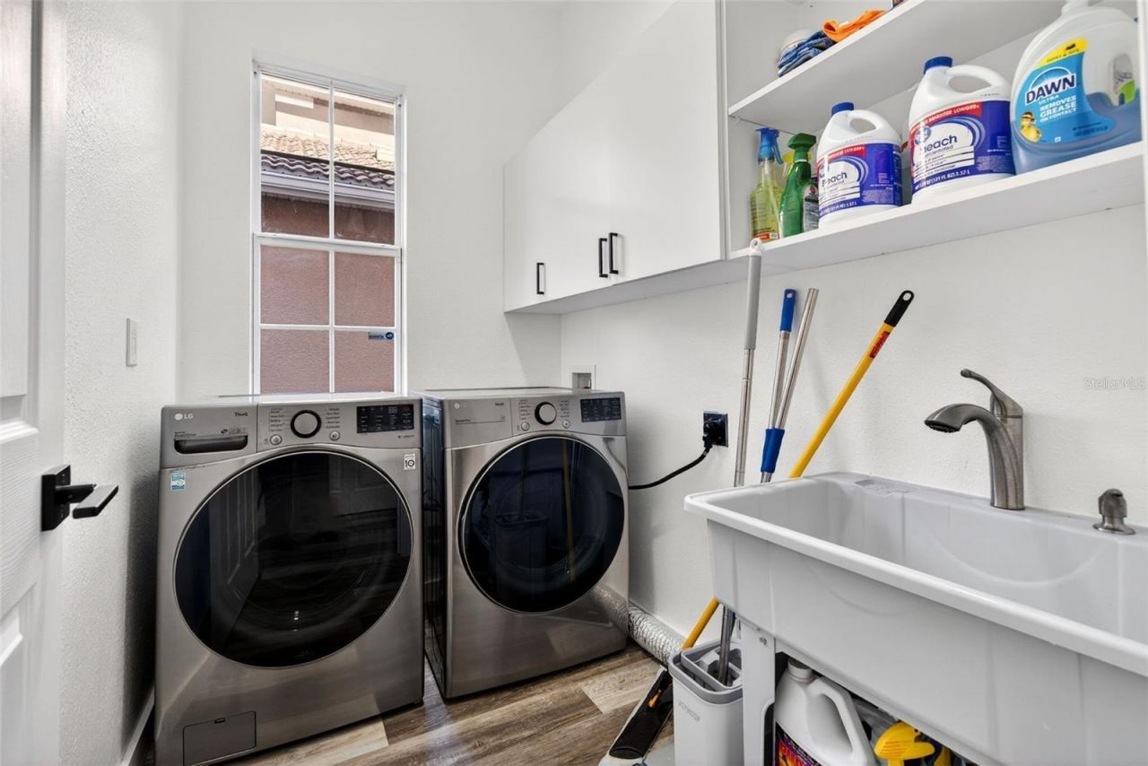 8111 Santa Rosa Court, Sarasota, FL 34243 Photo