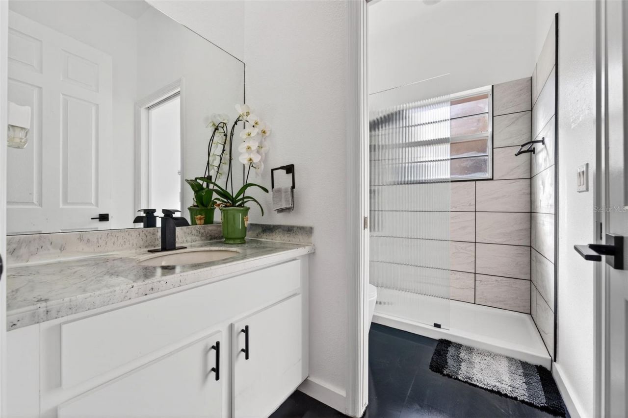 8111 Santa Rosa Court, Sarasota, FL 34243 Photo