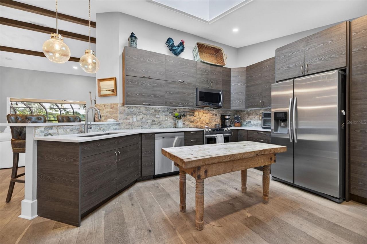 978 San Carlos Court Ne, Saint Petersburg, FL 33702 Photo