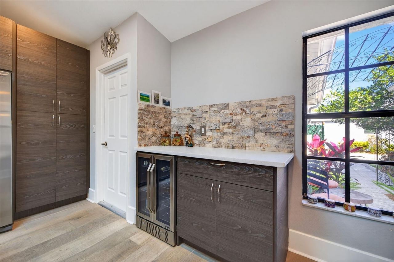 978 San Carlos Court Ne, Saint Petersburg, FL 33702 Photo