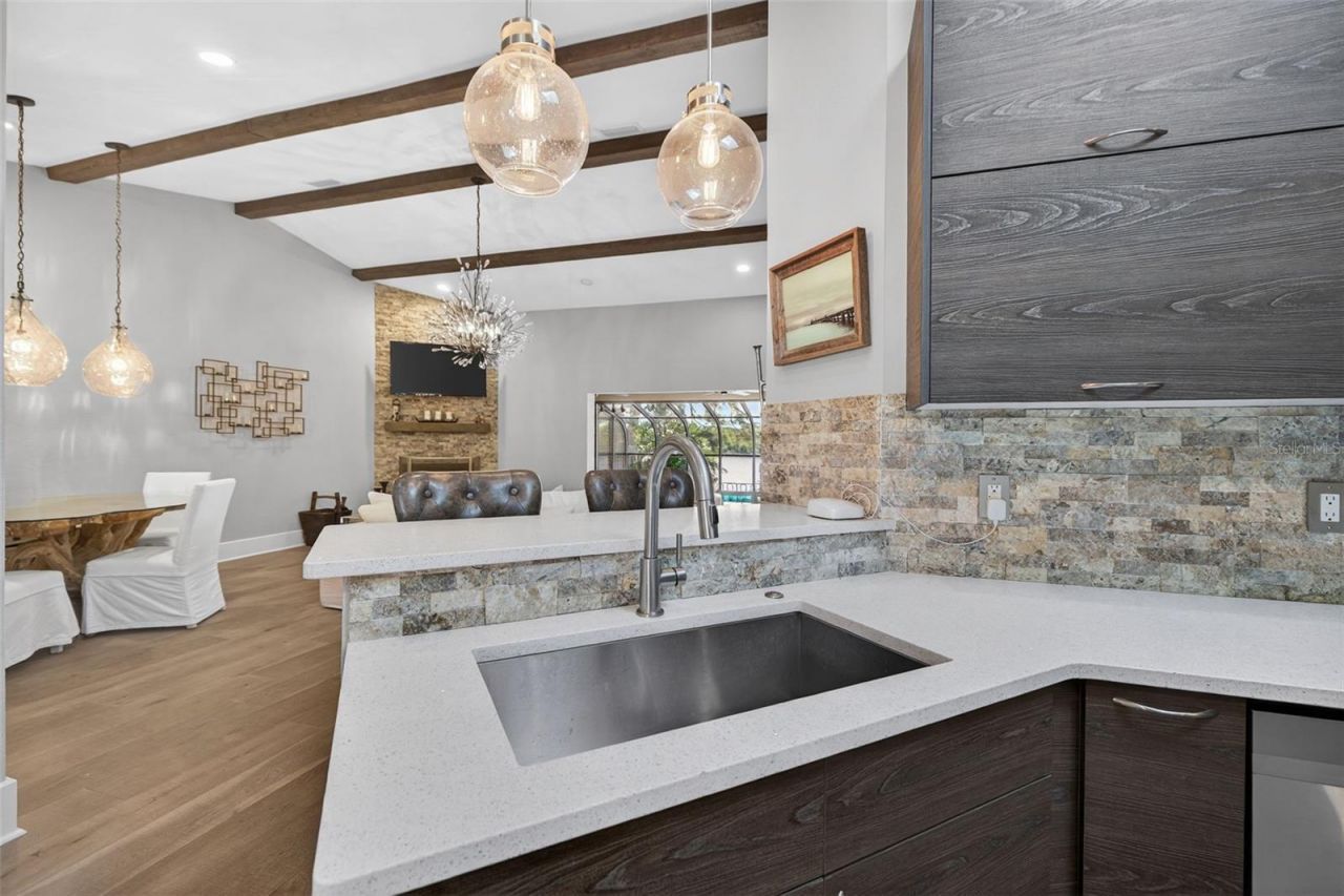 978 San Carlos Court Ne, Saint Petersburg, FL 33702 Photo