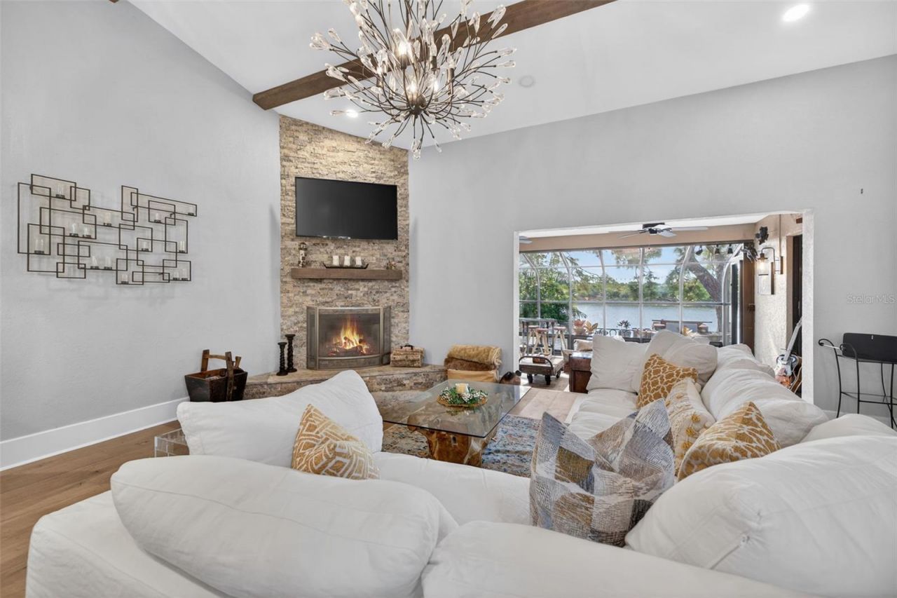 978 San Carlos Court Ne, Saint Petersburg, FL 33702 Photo