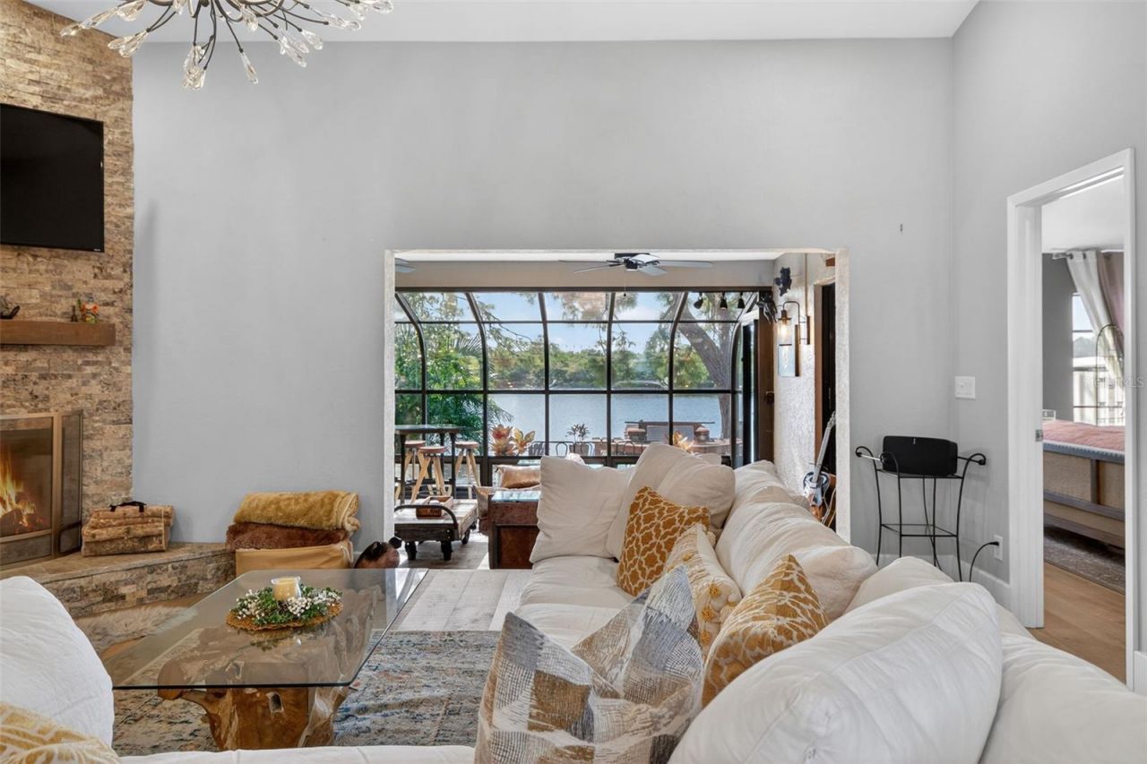 978 San Carlos Court Ne, Saint Petersburg, FL 33702 Photo