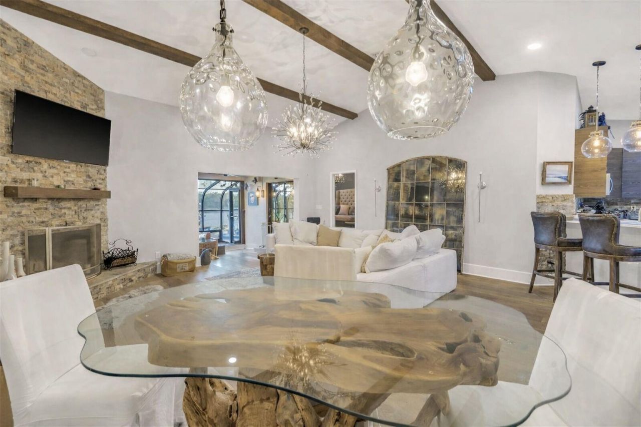 978 San Carlos Court Ne, Saint Petersburg, FL 33702 Photo