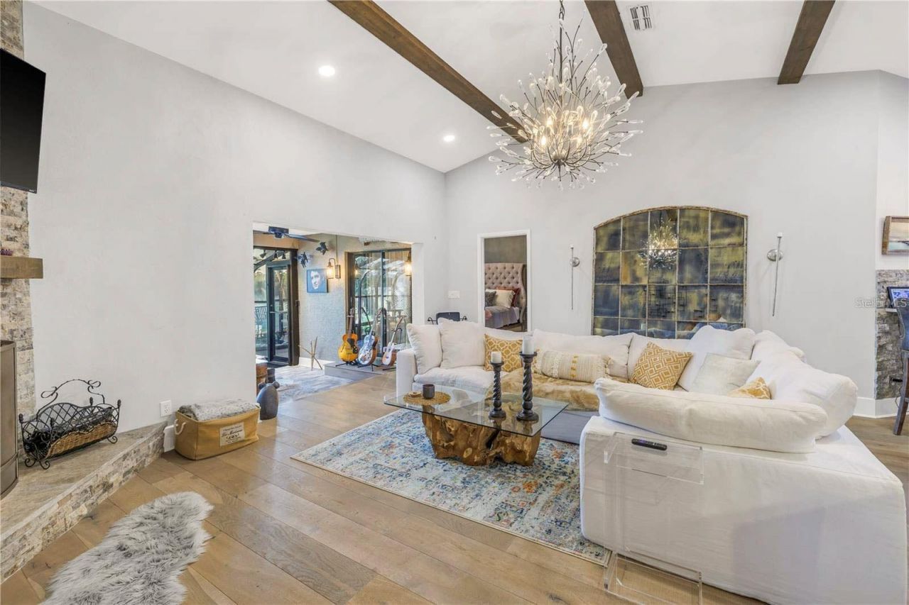 978 San Carlos Court Ne, Saint Petersburg, FL 33702 Photo