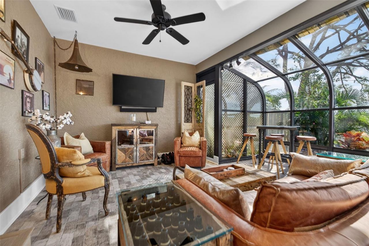 978 San Carlos Court Ne, Saint Petersburg, FL 33702 Photo