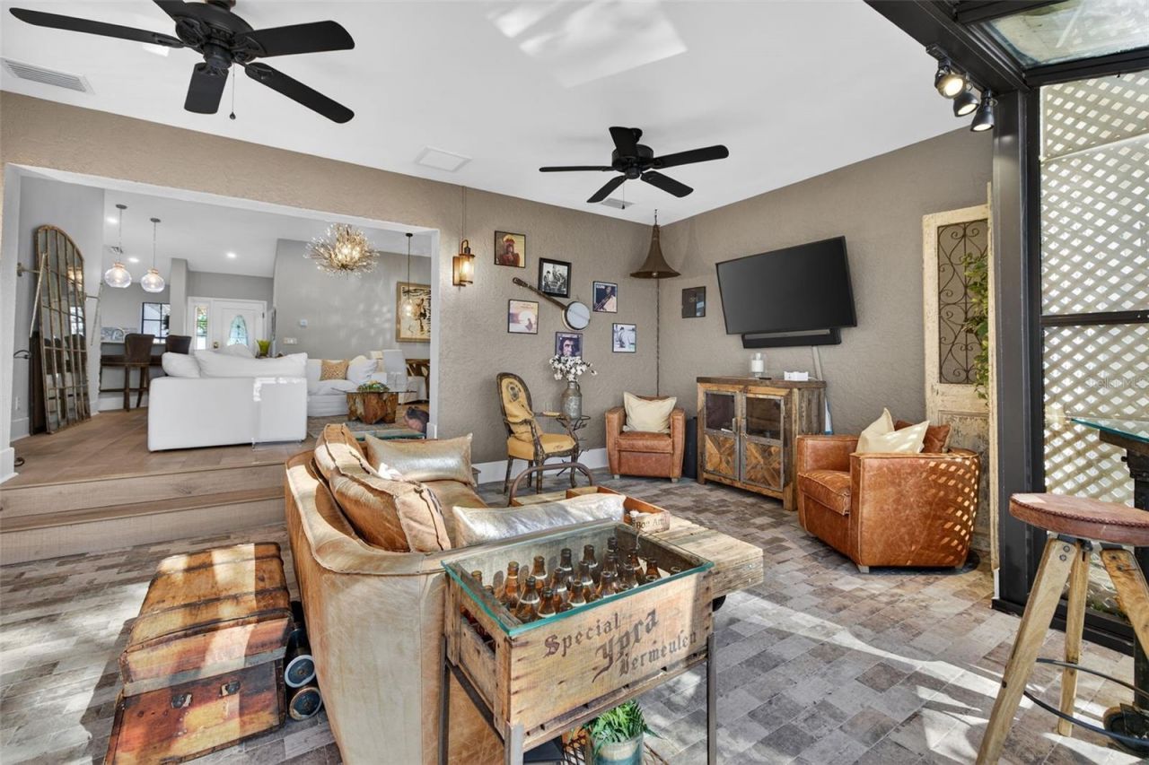 978 San Carlos Court Ne, Saint Petersburg, FL 33702 Photo